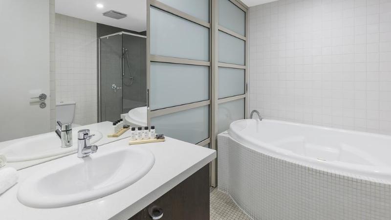 Апартаменты Executive 1 Спальня, Oaks Adelaide Embassy Suites