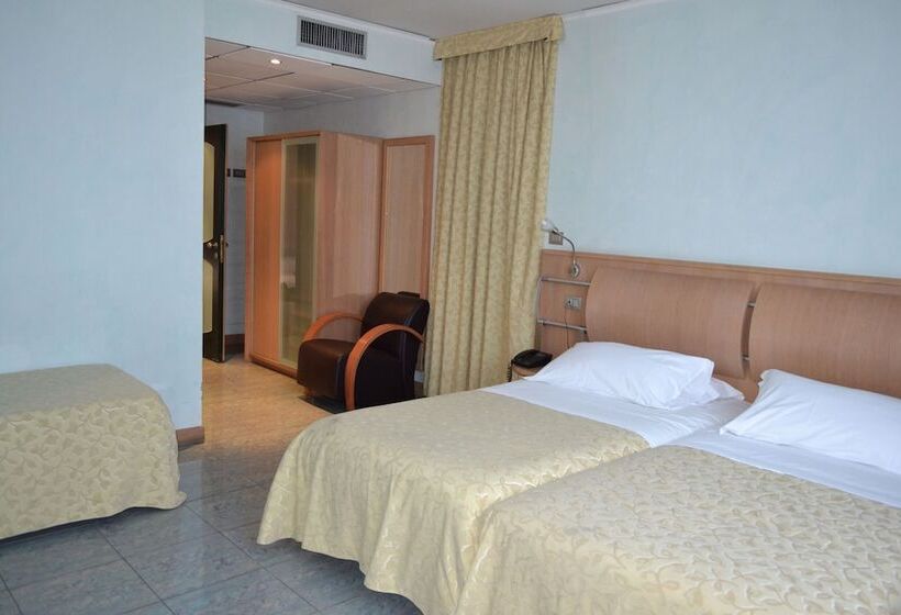 اتاق استاندارد چهار تخته, Marina Palace Hotel & Congress Hall