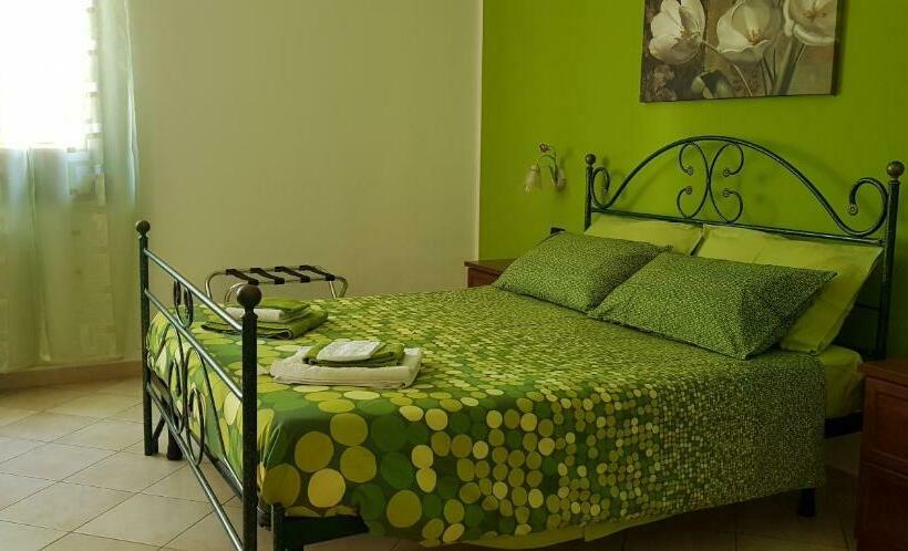 اتاق استاندارد سه تخته با چشم‌انداز باغ, Mariposa Bed And Breakfast