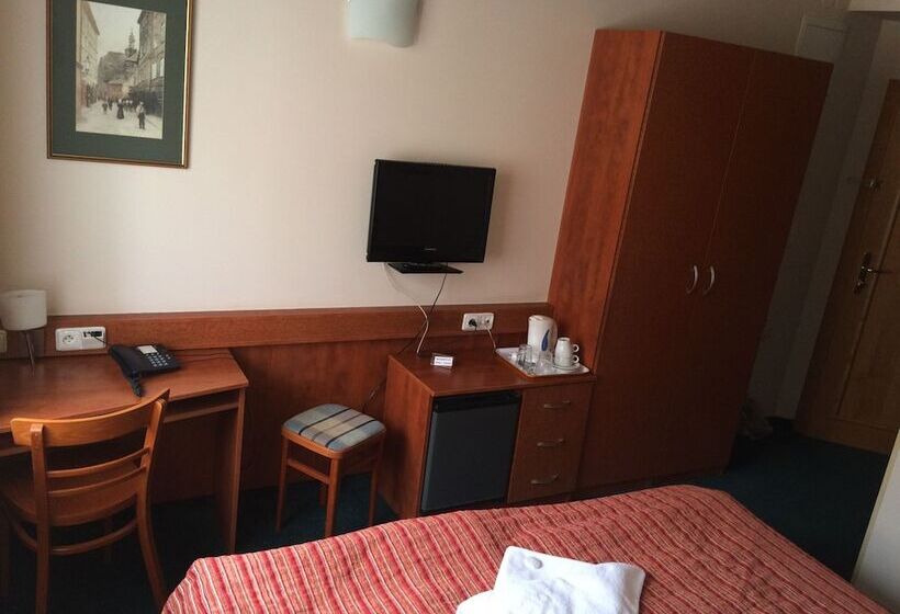 Quarto Estandar Individual, Alton