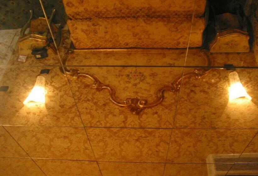 Standard Room, Belle Epoque