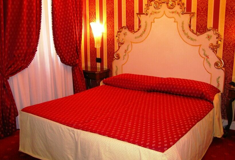 Standard Room, Belle Epoque
