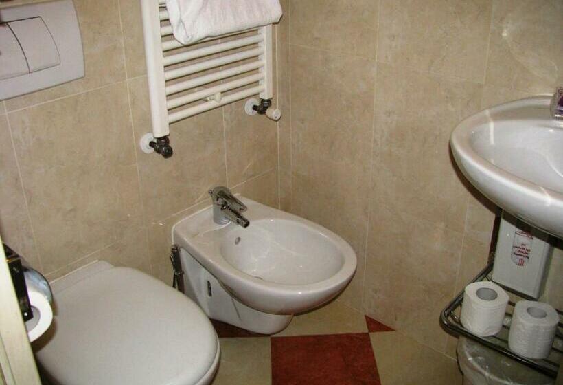 Standard Triple Room, Belle Epoque