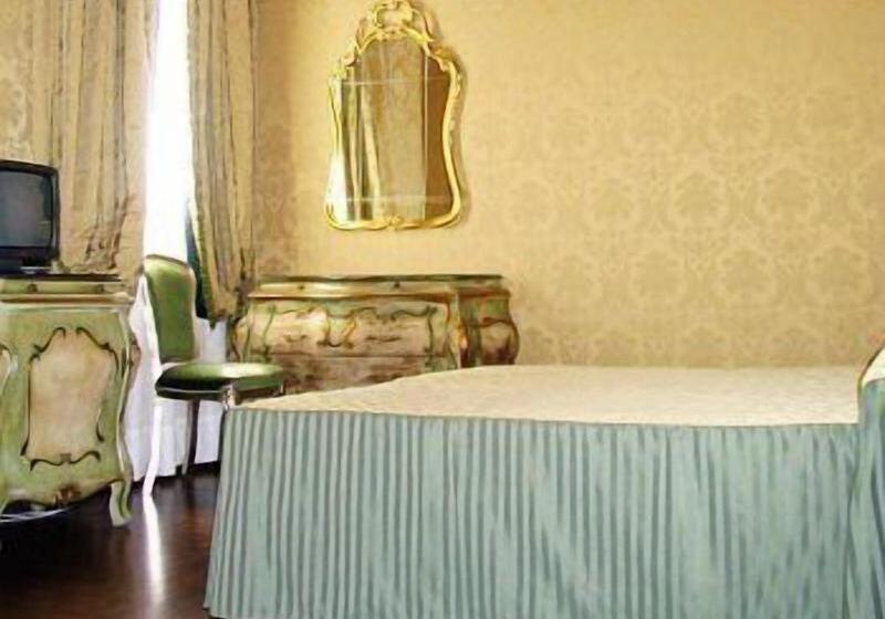 Standard Room, Belle Epoque
