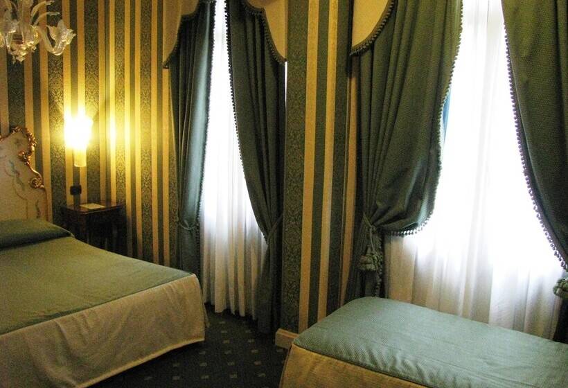 Standard Quadruple Room, Belle Epoque