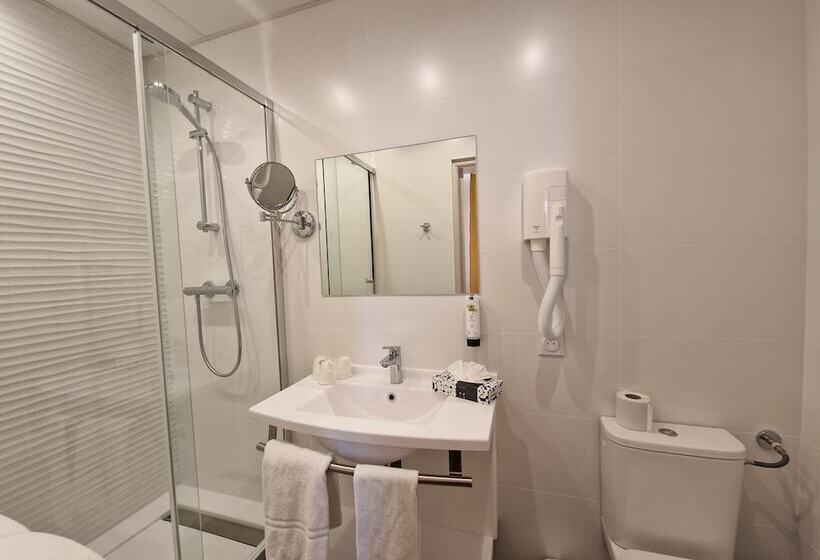 اتاق استاندارد سه نفره, Logis Vignes Blanches Hôtel Cosy Et Restaurant De Terroir