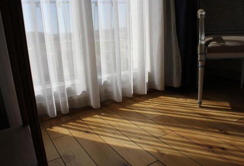 اتاق استاندارد سه نفره, Logis Vignes Blanches Hôtel Cosy Et Restaurant De Terroir