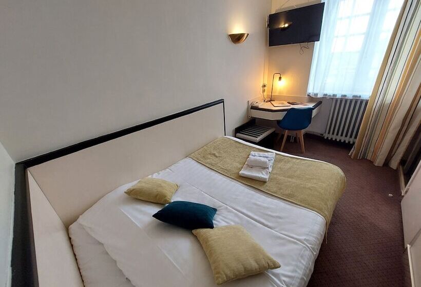 اتاق استاندارد یک نفره, Logis Hôtels   Hôtel Et Restaurant Le Lion D Or