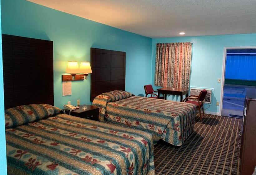 Номер Стандарт 2 Двуспальные Кровати, Scottish Inn  Clanton