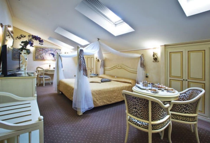 Люкс Сеньор, Vip S Motel Luxury Accommodation & Spa