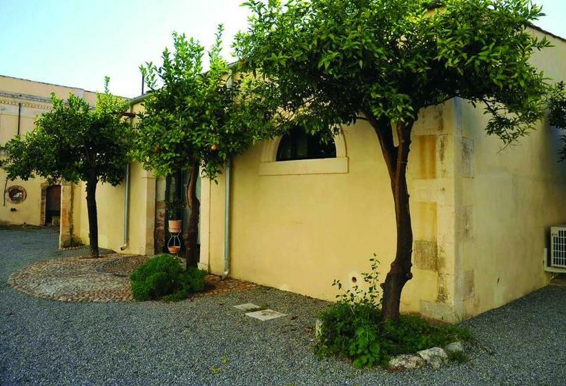 اتاق استاندارد با تخت بزرگ, Palazzo Trigona Dependance