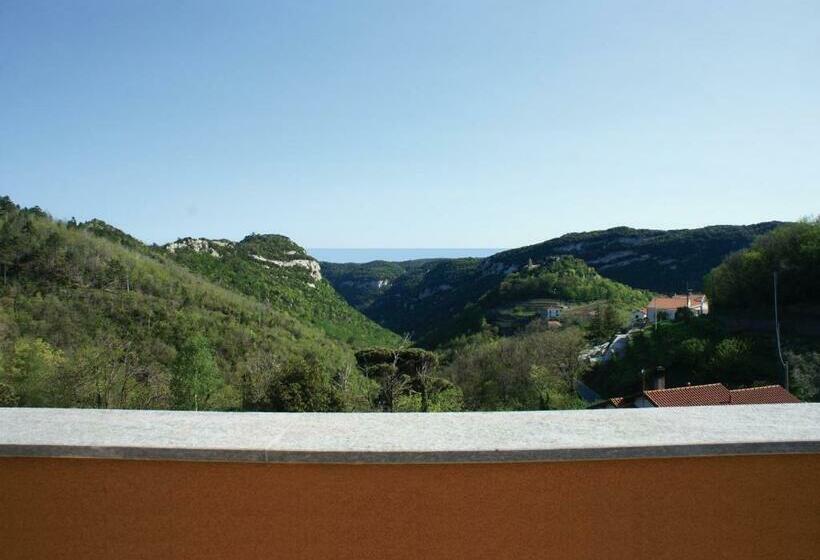 Четырехместный Номер Стандарт, Agriturismo Zenestrin
