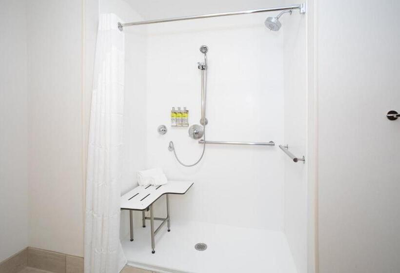 适合残疾人使用的标准间, Holiday Inn Express & Suites   Goodland I 70, An Ihg
