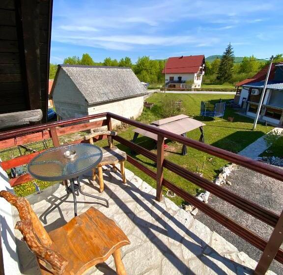 اتاق استاندارد سه نفره, Guest House Plitvice Waterfall