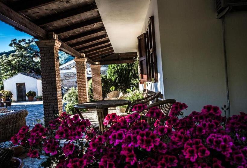اتاق استاندارد چهارنفره با چشم‌انداز باغ, Agriturismo Aurea