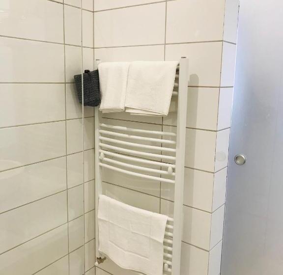 استودیوی لوکس, Egria Apartments