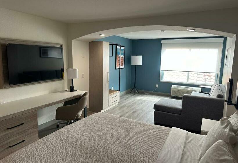Люкс Кровать Кинг, La Quinta By Wyndham Albuquerque Midtown Newly Renovated