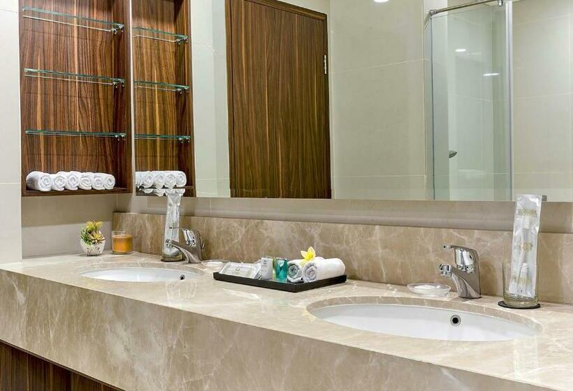 디럭스 룸 킹사이즈 침대, Le Premier Hotel Deltamas