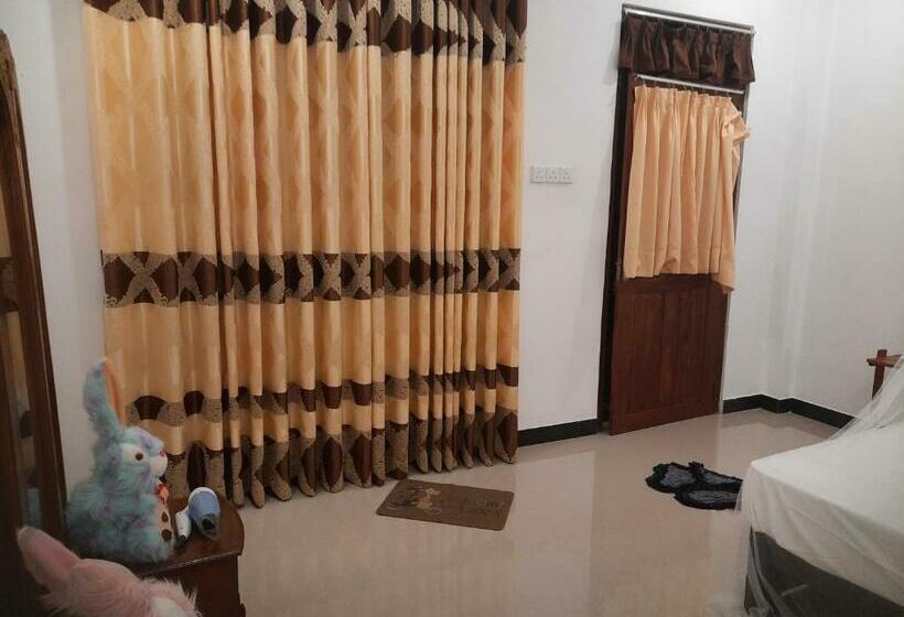 Трехместный Номер Базовый, Dulmini Homestay