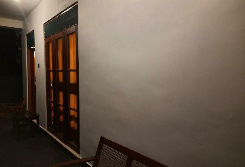 Трехместный Номер Базовый, Dulmini Homestay