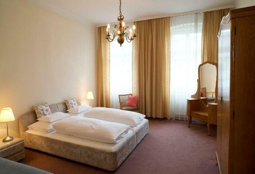 اتاق استاندارد با سرویس بهداشتی مشترک, Fink Low Budget Rooms