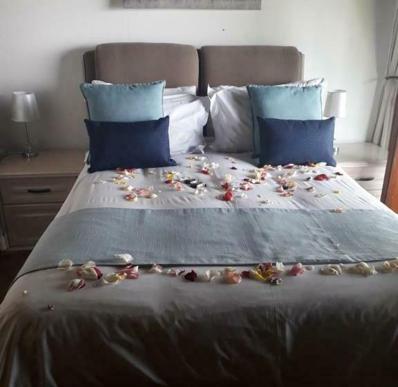 اتاق لوکس با بالکن, Hartbeespoortdam Lodge