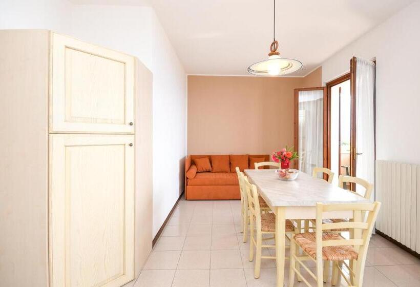 1 Bedroom Apartment Lake View, Residence Calap