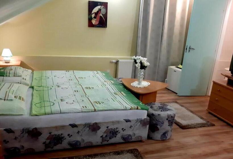 اتاق استاندارد چهار تخته, Panoráma Szállás