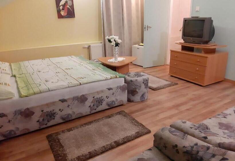 اتاق استاندارد چهار تخته, Panoráma Szállás