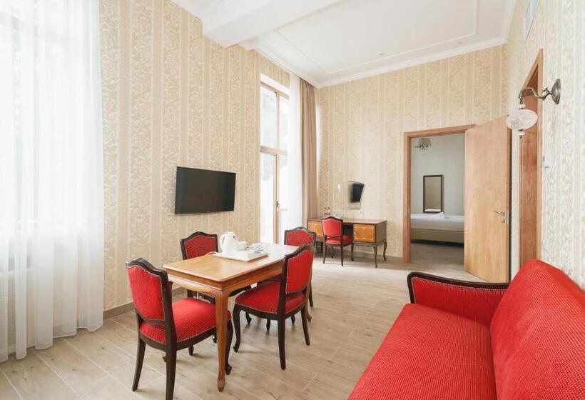 سوییت با چشم‌انداز دریا, Amra Park Hotel & Spa