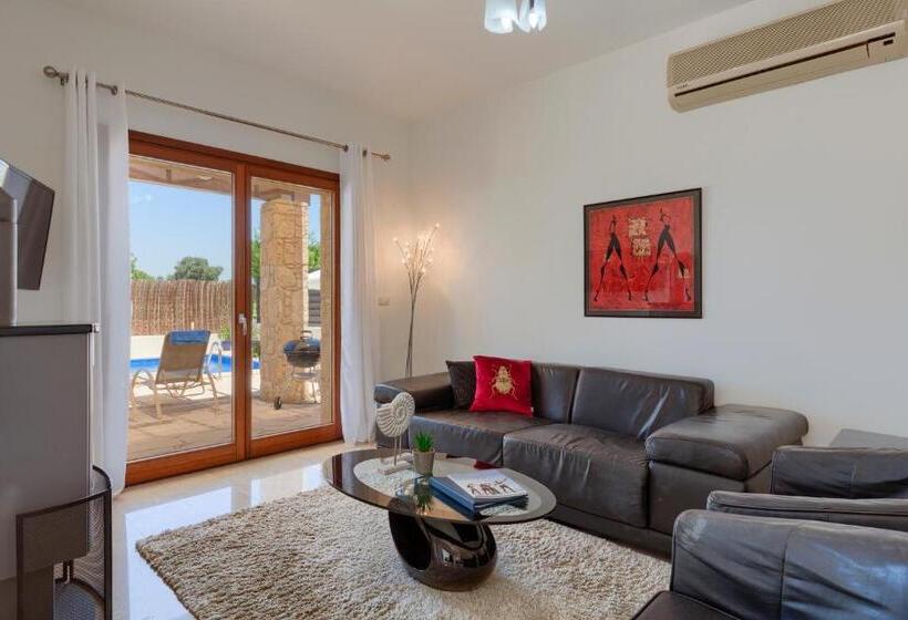 Вилла 3 Спальни с Бассейном, Aphrodite Hills Rentals   Junior Villas