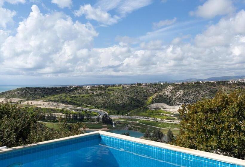 Вилла 3 Спальни с Бассейном, Aphrodite Hills Rentals   Junior Villas