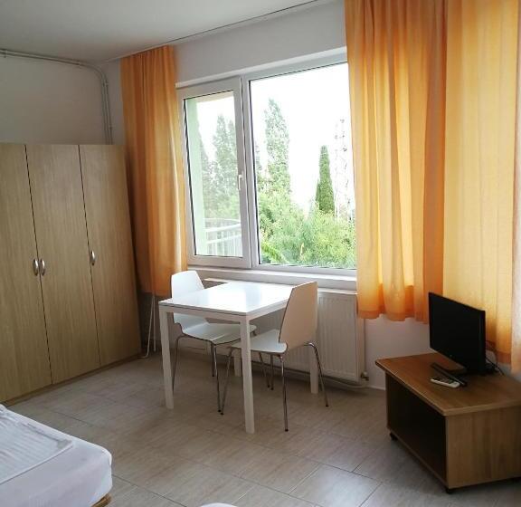 Люкс с Балконом, Family Hotel Perla