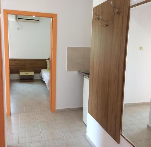 Люкс с Балконом, Family Hotel Perla