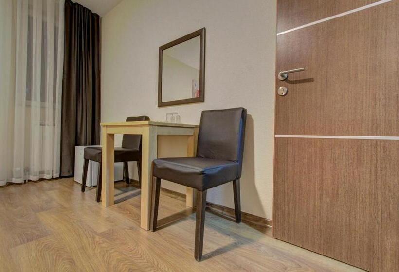 اتاق خانوادگی با سرویس بهداشتی مشترک, Tihe Noci Motel