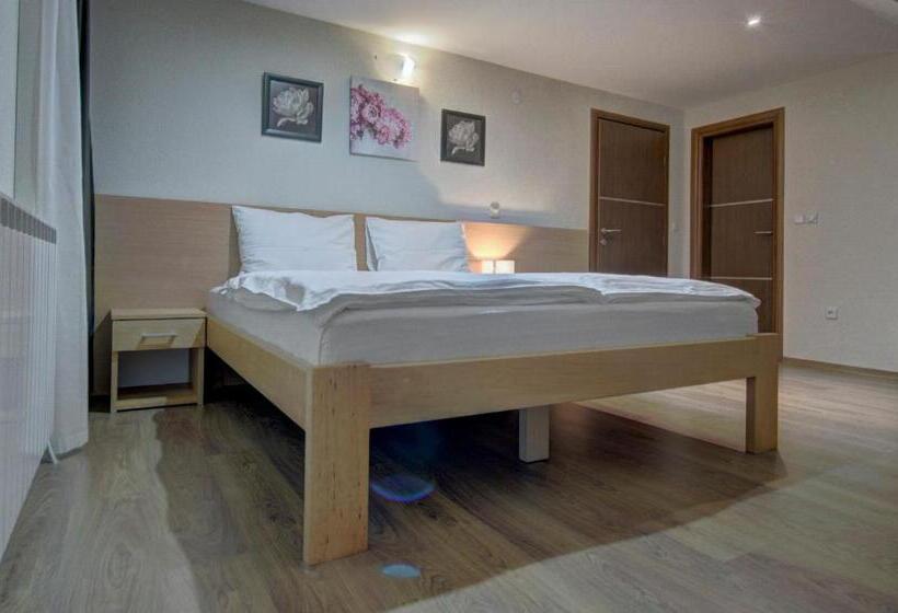 استودیوی استاندارد, Tihe Noci Motel