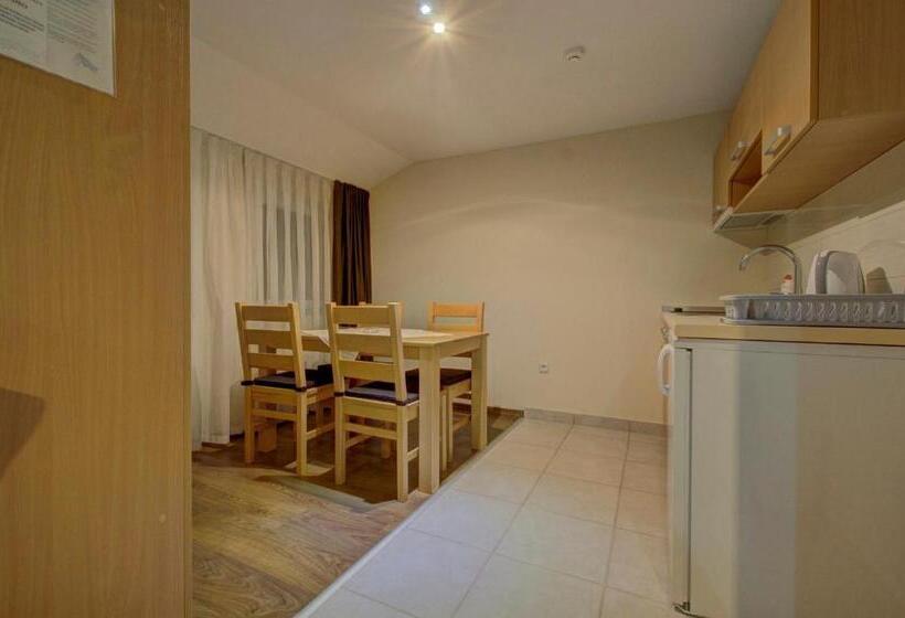 استودیوی استاندارد, Tihe Noci Motel