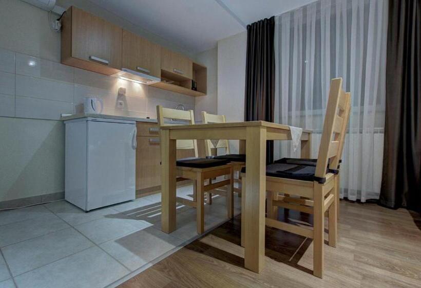 استودیوی استاندارد, Tihe Noci Motel