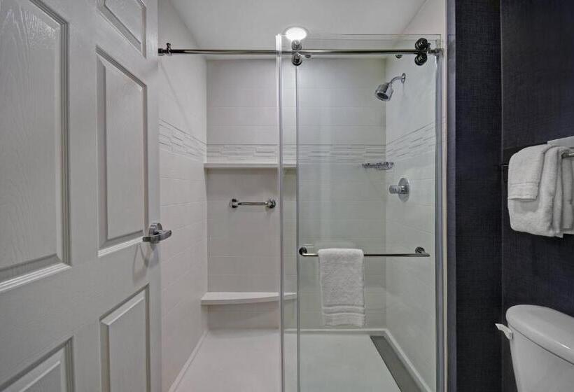 استودیوی استاندارد, Residence Inn Louisville Airport