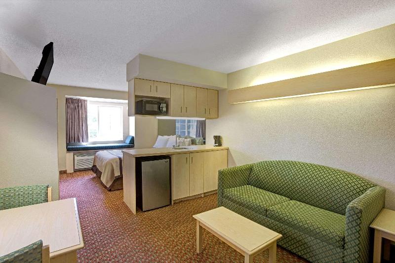 带大床的标准间, Microtel Inn & Suites By Wyndham Burlington