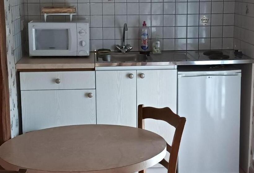 Студио Стандарт Вид на Сад, Chez Pierre