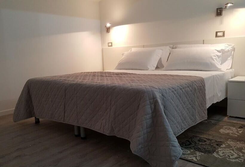 اتاق استاندارد چهار تخته, Del Borgo