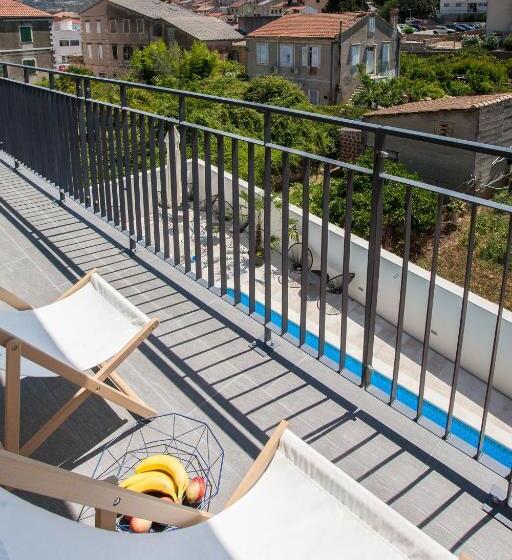 스탠다드 스튜디오, Bella Vista Suites