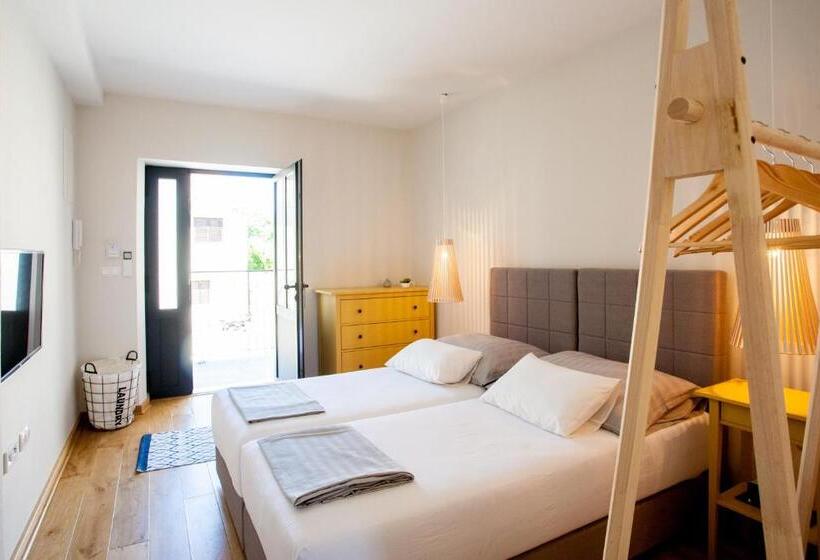 스탠다드 스튜디오, Bella Vista Suites