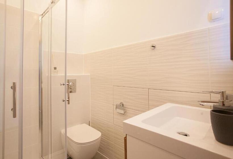 스탠다드 스튜디오 풀장 전망, Bella Vista Suites