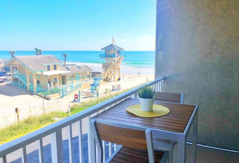استودیوی سوپریور, Pirates Cove Resort Studios!