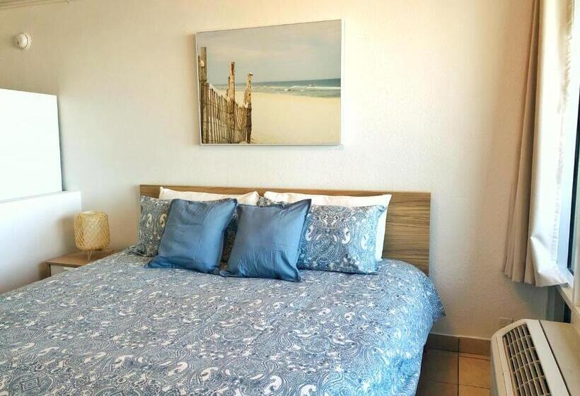 استودیوی استاندارد با چشم‌انداز دریا, Pirates Cove Resort Studios!