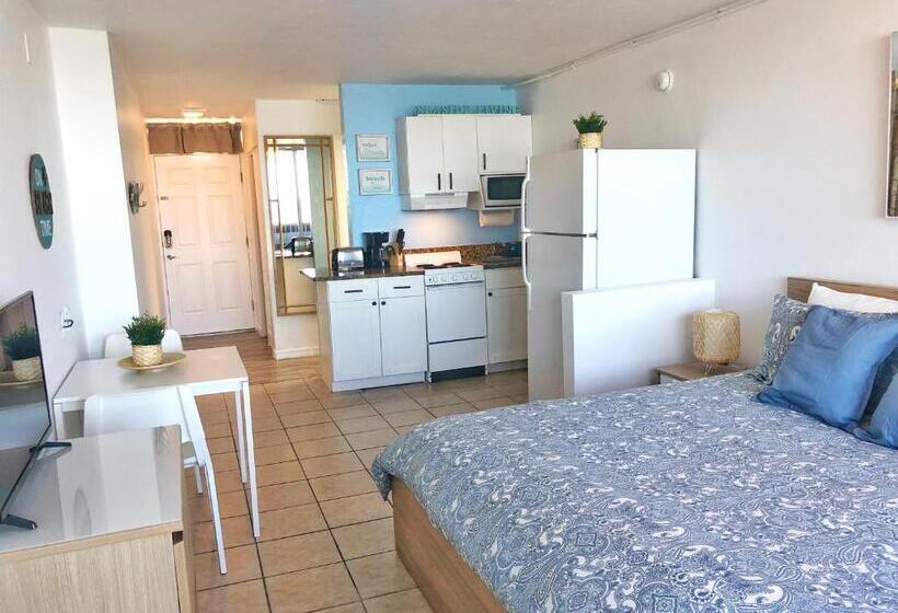 استودیوی استاندارد با چشم‌انداز دریا, Pirates Cove Resort Studios!