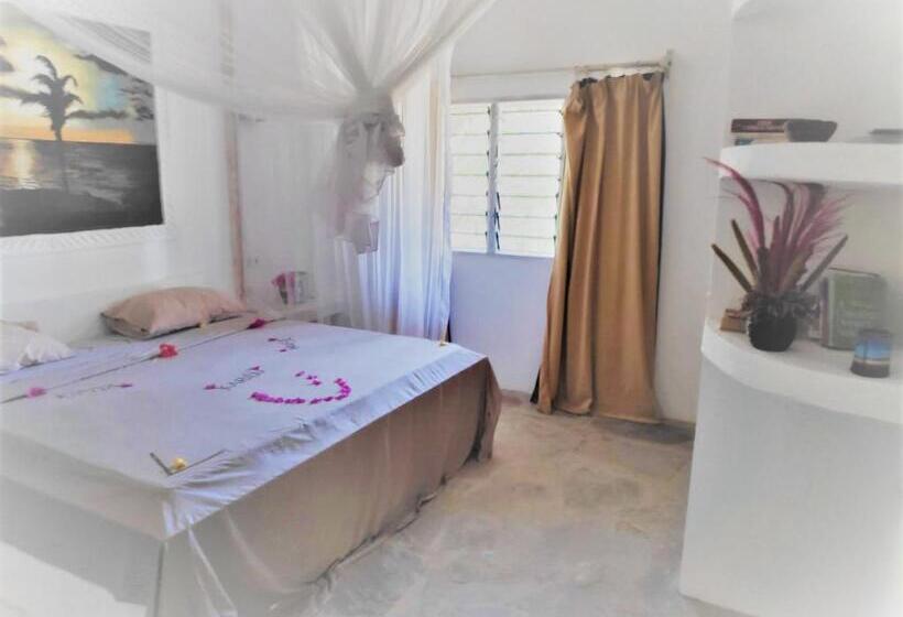 اتاق سوپریور با تخت بزرگ, Kimya House, Watamu
