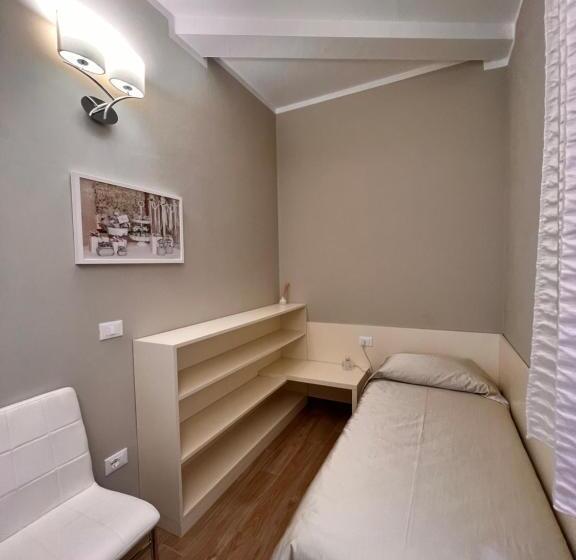Standard Triple Room with Terrace, La Magnolia B&b
